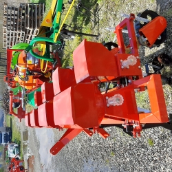 Semanatoare-de-porumb-mecanica-cu-fertilizare-pe-3-randuri--2