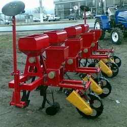Semanatoare-porumb-mecanica-cu-fertilizare-pe-4-randuri-2